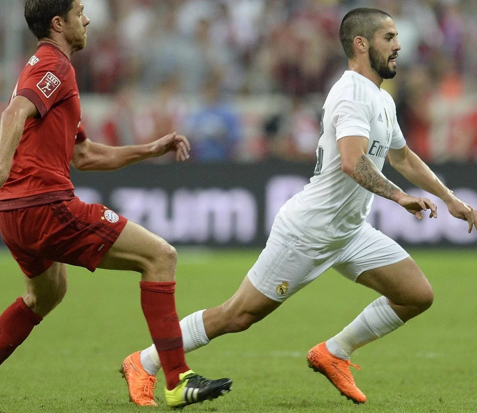 post card isco hypervenom.webp